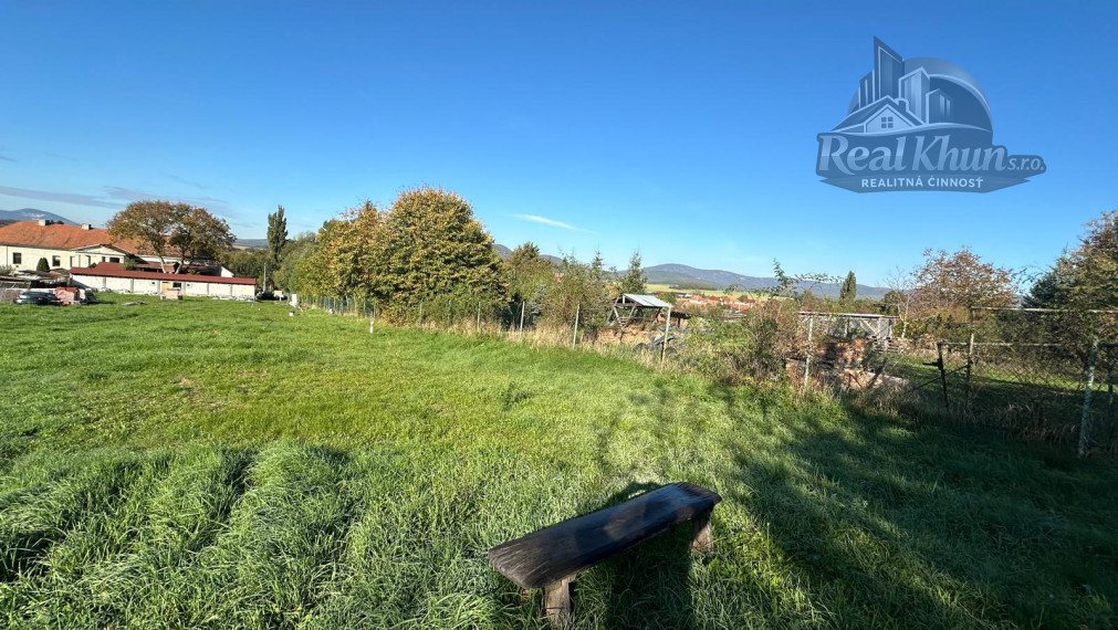 Stavebný pozemok 594m2 Slažany