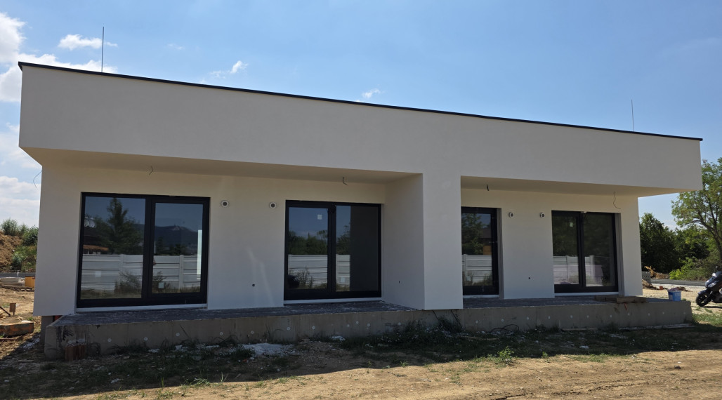 4 izbové novostavby Janikovce
