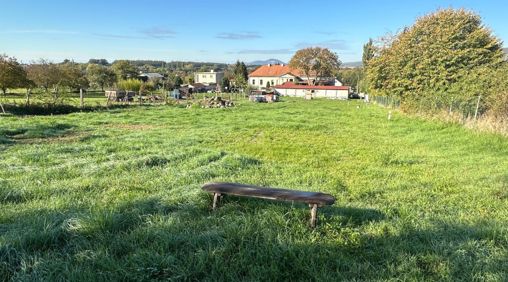 Stavebný pozemok 594m2 Slažany