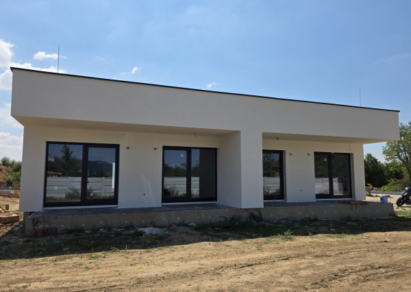 4 izbové novostavby Janikovce