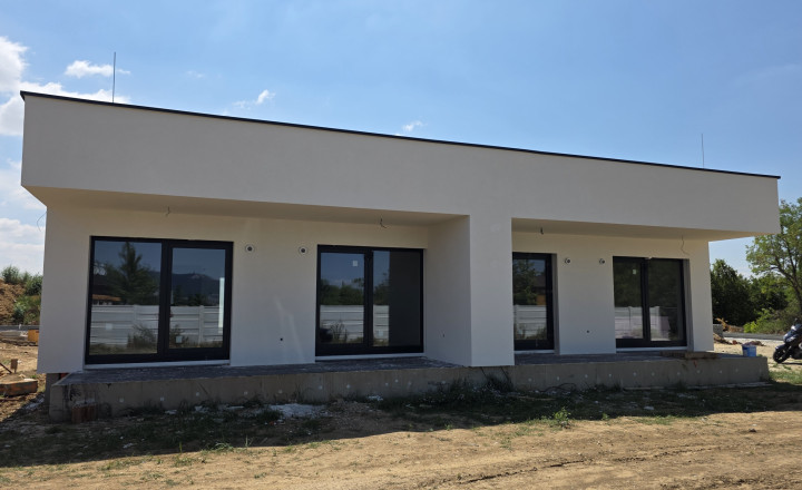 4 izbové novostavby Janikovce