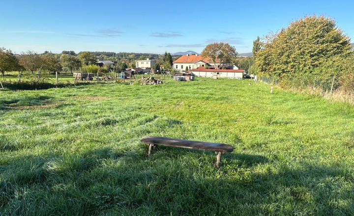 Stavebný pozemok 594m2 Slažany