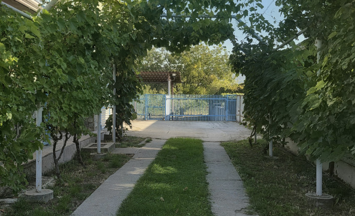 PRENÁJOM RODINNÉHO DOMU V LUŽIANKACH PRI NITRE-IDEÁLNE PRE FIRMU - fotografia 3